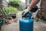 Comment enlever le détendeur d’une bouteille Butagaz Cube