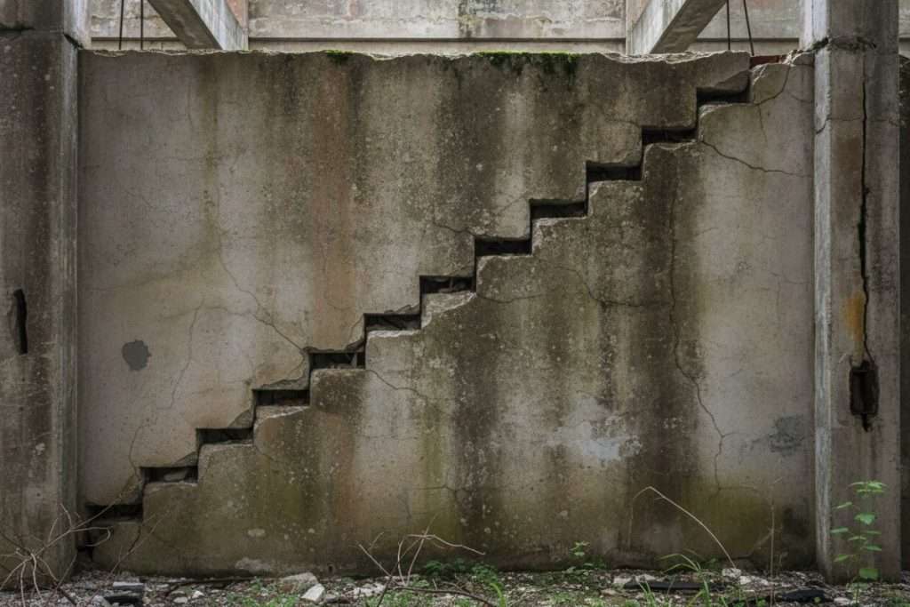 Fissure en escalier non structurelle : tout savoir